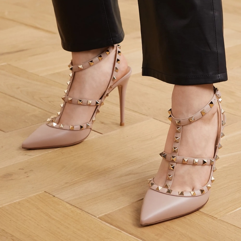 Rockstud leather pumps